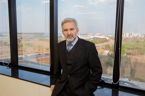 Saúde em Brasília é pior que a de país em guerra, diz Diaulas Ribeiro