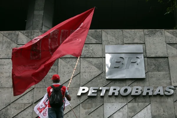 Petroleiros rejeitam proposta e devem aderir à greve de 14 de junho