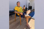 Bolsonaro acompanha manifestação por chamada de vídeo
