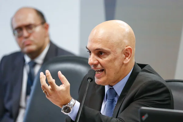 STF: pedido para revogar decisão de Barroso sobre indulto é rejeitado