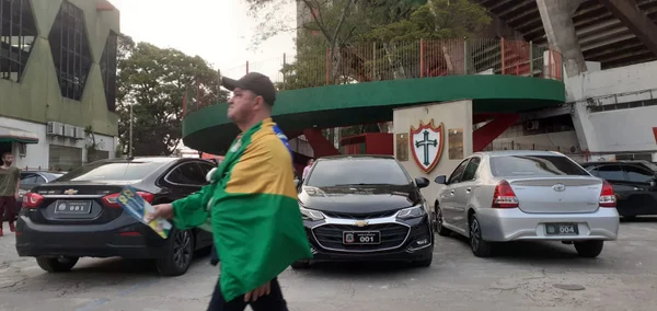 Até ambulância é usada para levar material de Bolsonaro e Tarcísio