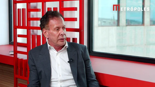 Imagem colorida do empresário João Camargo durante entrevista ao Metrópoles