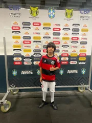 Eduardo tem 9 anos Eduardo tem 9 anos