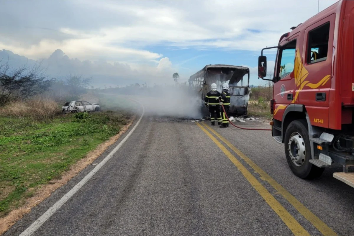 Duas mortes foram confirmadas no local, e diversas pessoas ficaram feridas, informou a corporação Duas mortes foram confirmadas no local, e diversas pessoas ficaram feridas, informou a corporação