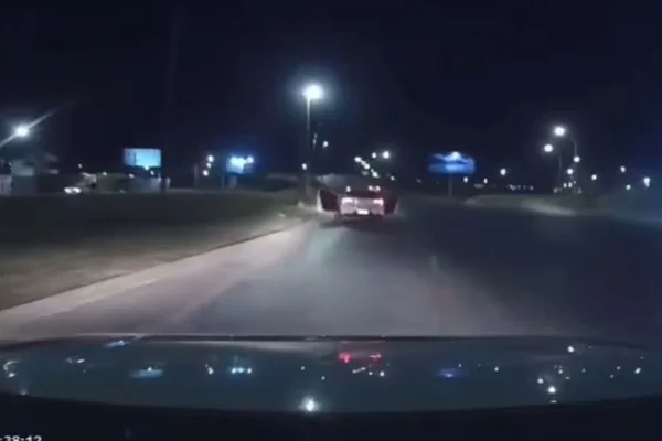 Após roubarem três carros, jovens são detidos