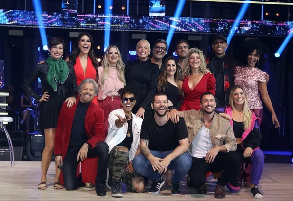 Xuxa é anfitriã em noite de lançamento do programa Dancing Brasil 5