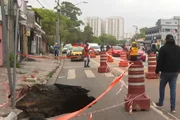Cratera na Avenida Eliseu de Almeida, na altura do número 3897