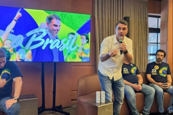 O senador e candidato à Presidência da República pelo PL, Flávio Bolsonaro