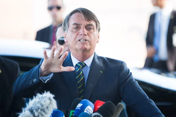 “Quem vai decidir o 5G sou eu”, diz Bolsonaro sobre internet móvel no país