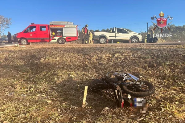 Mortos em colisão entre carro e moto na DF-001 eram pai e filho