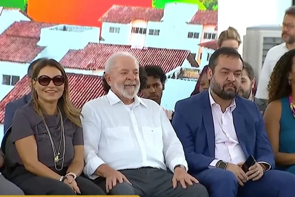Imagem colorida de Janja, Lula e Claudio Castro no Rio