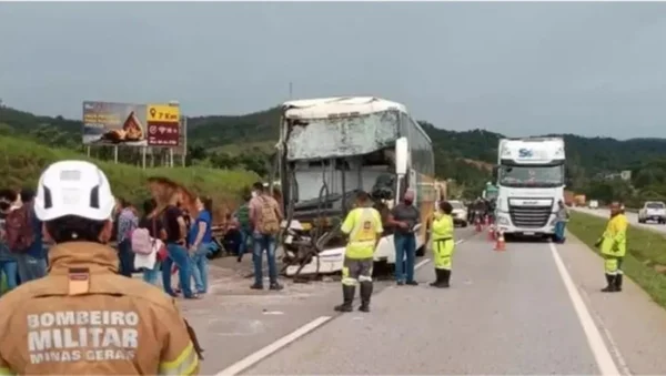 Motorista preso às ferragens e oito feridos: Grave acidente mobiliza bombeiros na 040
