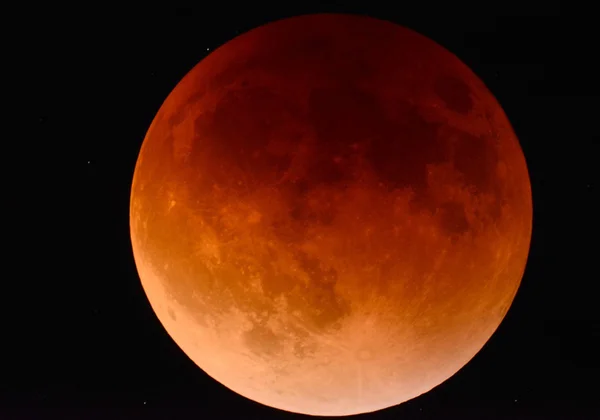 Eclipse lunar total criará Lua de Sangue em 15 de maio; veja detalhes