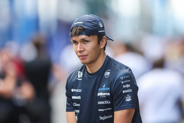 F1: Albon renova com a Williams e garante vaga para temporada 2027