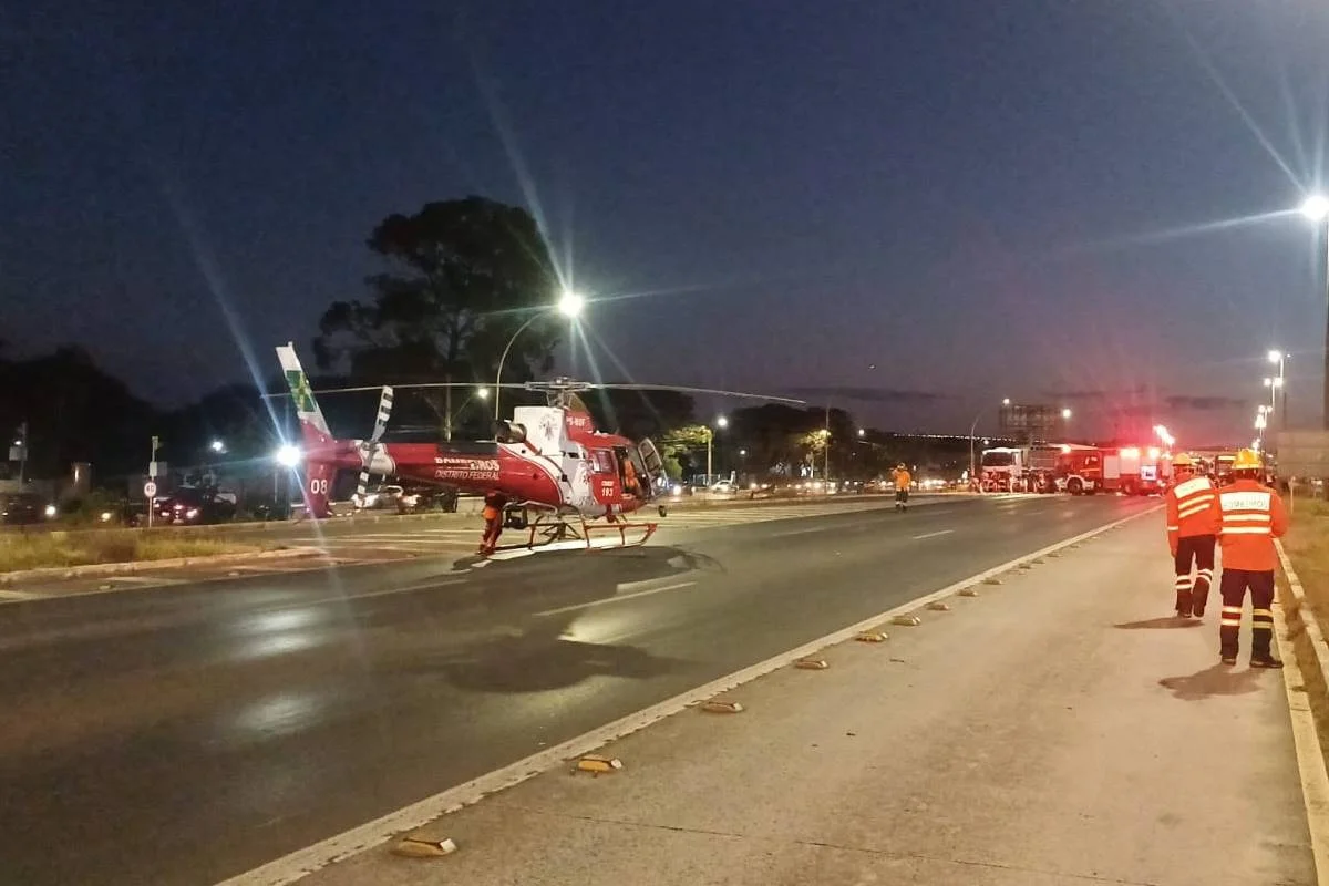 Um helicóptero do Corpo de Bombeiros foi mobilizado para transporte da vítima até uma unidade de saúde Um helicóptero do Corpo de Bombeiros foi mobilizado para transporte da vítima até uma unidade de saúde