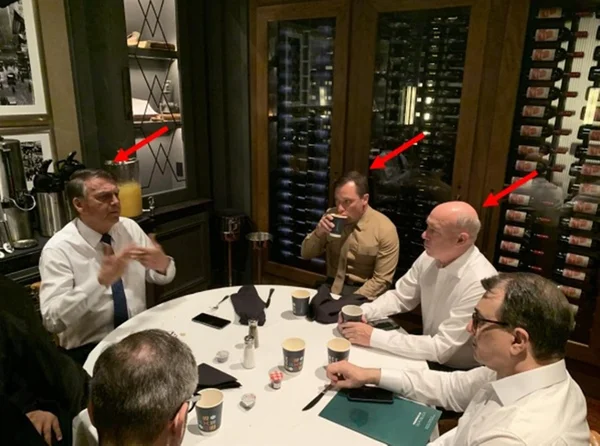 Imagem colorida do ex-presidente Jair Bolsonaro em Nova York, onde teria recebido US$ 30 mil do pai de Mauro Cid referente à venda ilegal de joias - Metrópoles