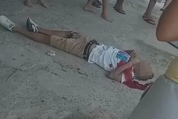 Homem é morto a tiros e pedestre é ferido em ataque perto de comércio