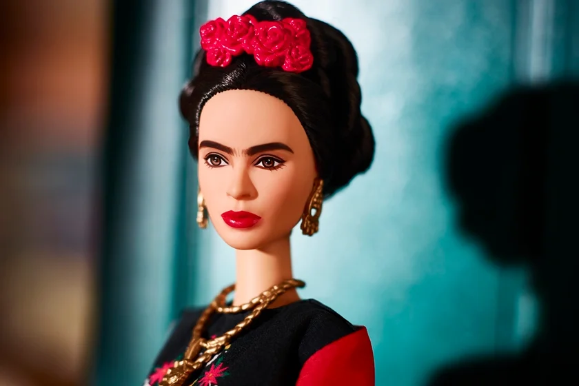 Boneca de Frida Kahlo, influente artista mexicana Boneca de Frida Kahlo, influente artista mexicana