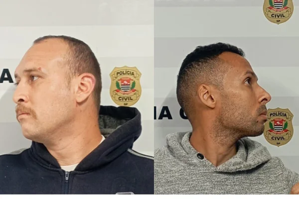 Duas fotos dividem retângulo. Na esquerda, homem branco, de cabelos curtos e bigode loiro. No outro, homem párdo, de cabelos curtos, pretos, sem barba - Metrópoles