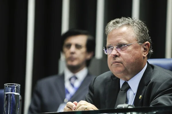 Ministro da Agricultura cancela licença em meio à crise da Carne Fraca