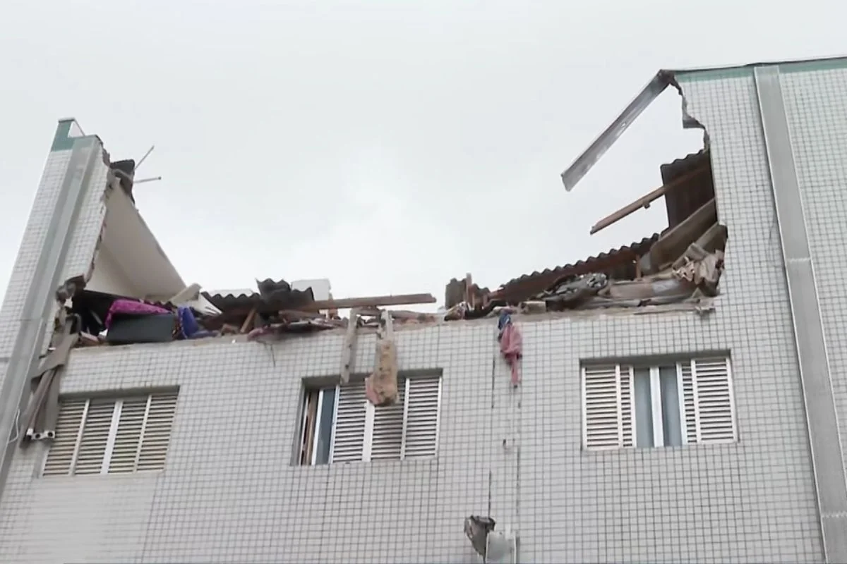 Explosão de gás deixa 2 pessoas feridas e interdita prédio no litoral de SP - imagem 2 Explosão de gás deixa 2 pessoas feridas e interdita prédio no litoral de SP - imagem 2