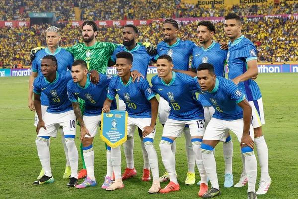 Foto colorida da Seleção Brasileira antes do jogo contra o Equador pelas Eliminatórias - Metrópoles