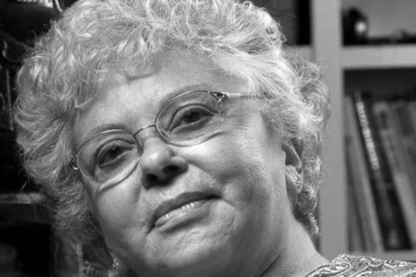 Foto colorida de Joyce Lobato, neta de Monteiro Lobato - Metrópoles