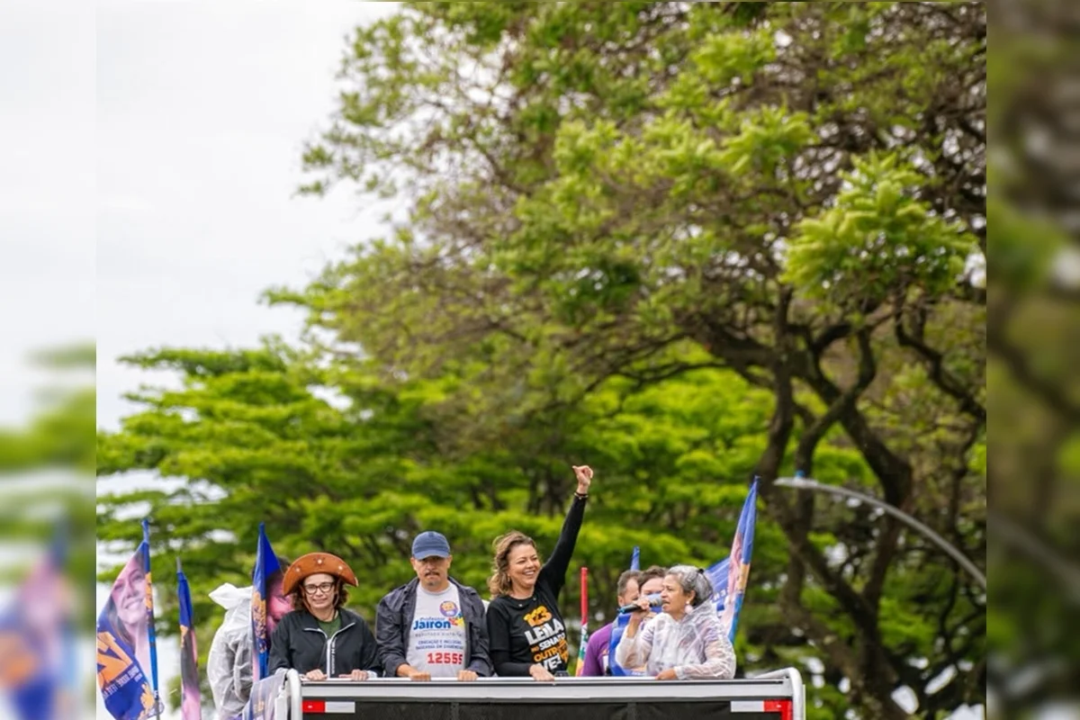 Leila do Vôlei encerra campanha com carreata em Ceilândia e Taguatinga - imagem 2 Leila do Vôlei encerra campanha com carreata em Ceilândia e Taguatinga - imagem 2