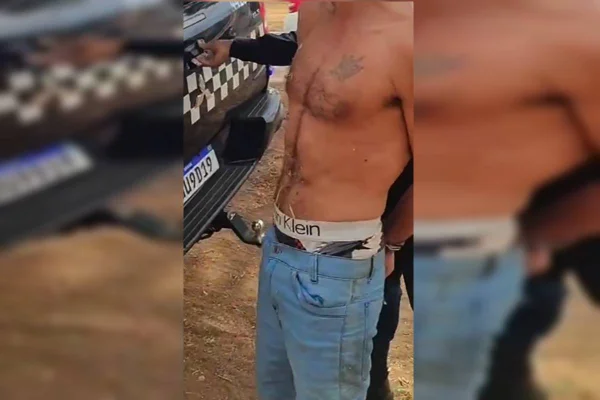 Foto de homem algemado