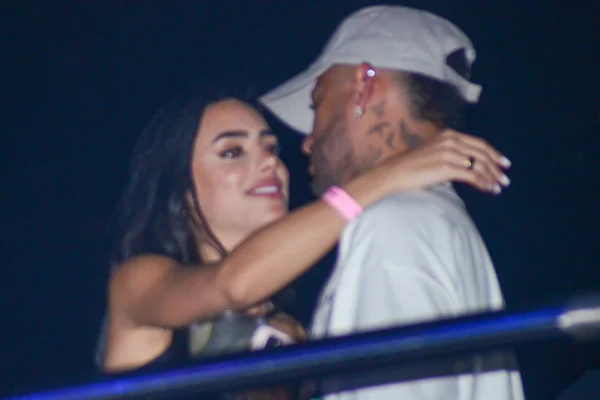 Foto colorida de Neymar e Bruna Biancardi - Metrópoles