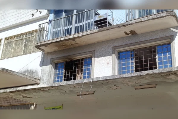 Prédio atingido por incêndio em Taguatinga
