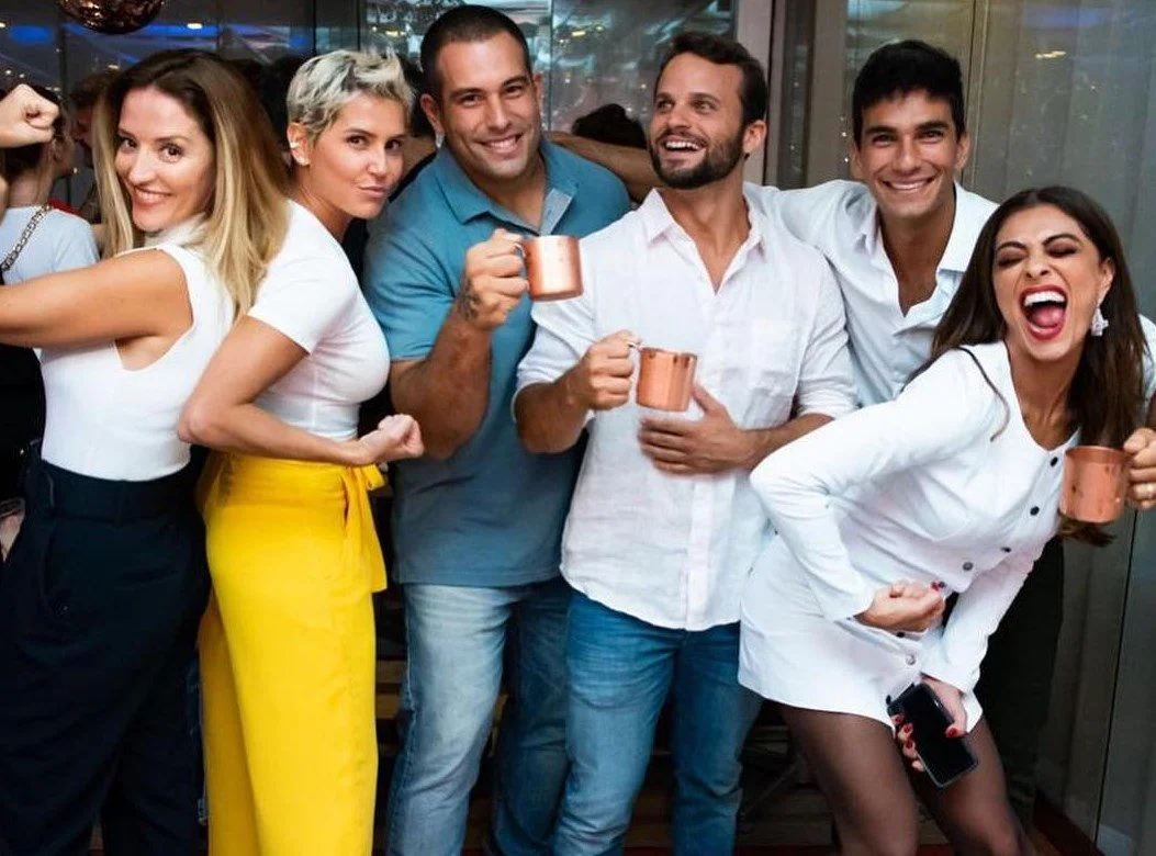 Deborah Secco também festejou Deborah Secco também festejou