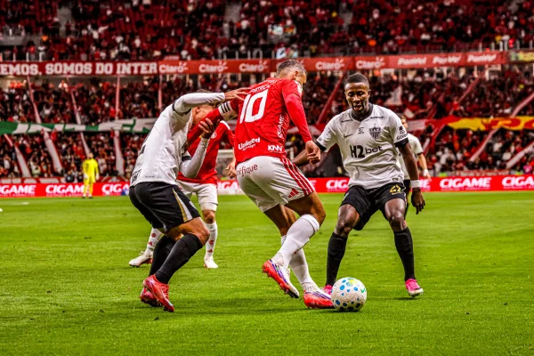 Internacional e Atlético-MG não saem do 0 x 0 pelo Brasileirão