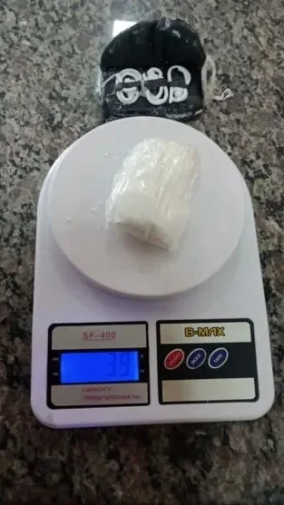 Mãe é presa ao tentar entregar cocaína para filho em cadeia no PR