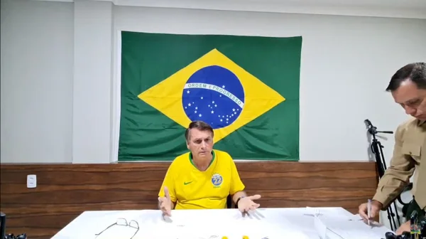 Bolsonaro sobe o tom contra Alexandre de Moraes: “Papel de moleque”