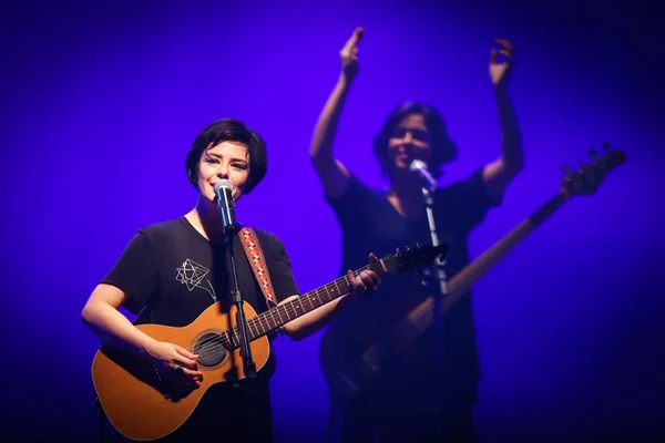 Fernanda Takai faz show no projeto todos os sons neste domingo