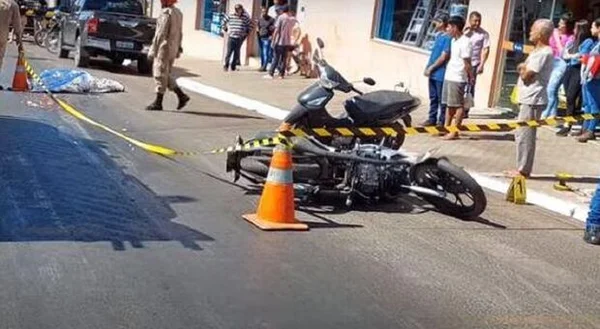 Carreta esmaga cabeça de mototaxista em Mato Grosso