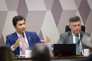 Deputado Duarte JR. e senador Carlos Viana na abertura da CPMI no INSS 