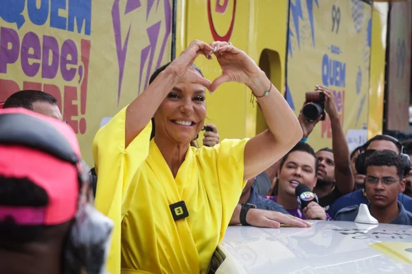 Imagem colorida da cantora Ivete Sangalo - Metrópoles