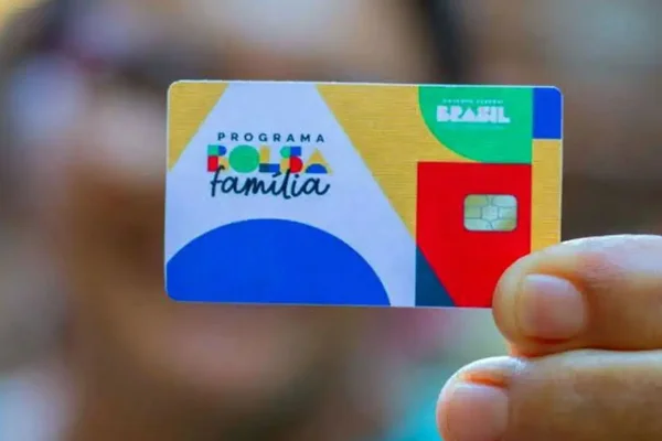 Imagem colorida do cartão do Bolsa Família