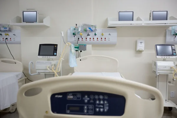 foto colorida de uma sala de hospital