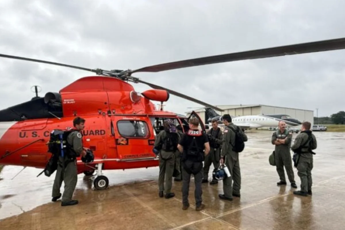 Helicóptero MH-60 da Guarda Costeira dos EUA cai em treinamento no Alasca; quatro tripulantes com ferimentos leves