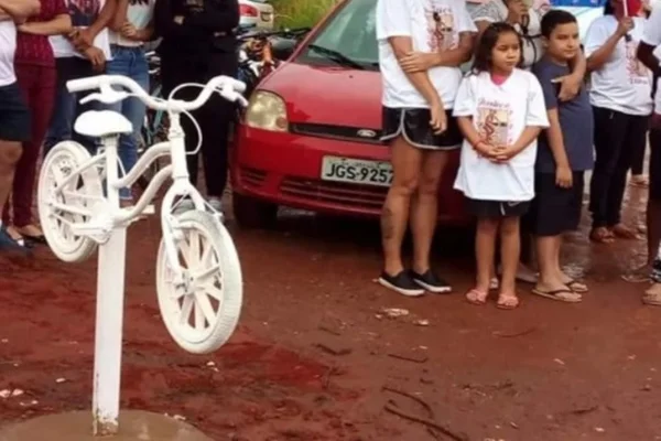 Ghost Bike: local onde Vitória foi atropelada no DF recebe homenagem
