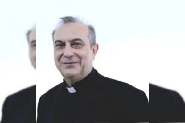 Homem branco calvo, com batina preta. Padre Silvio Ambrogio Albertario