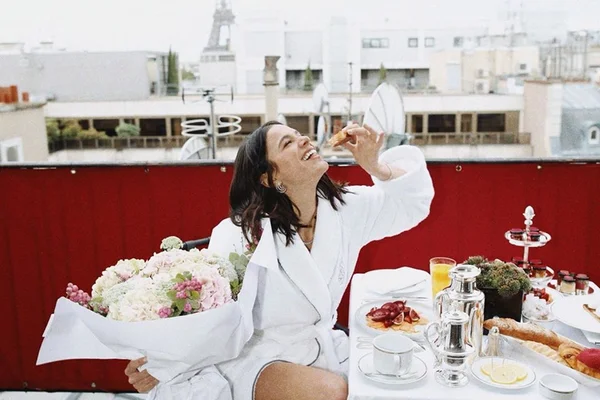 Bruna Marquezine se hospeda em hotel boicotado por famosos. Entenda