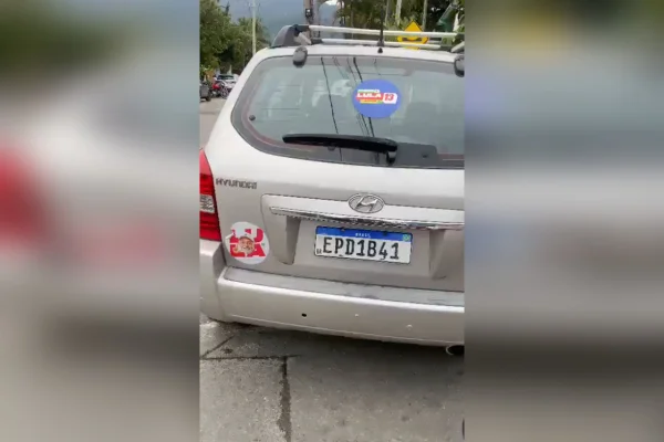 Carro usado em atropelamento na tarde deste sábado