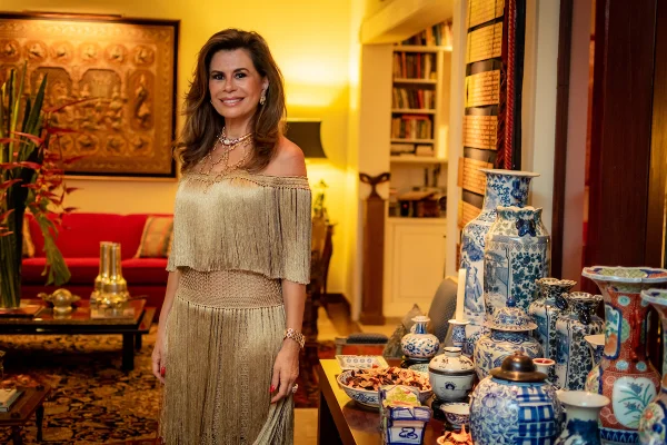 Lisane Bufquin recebe amigos em jantar de Ação de Graças
