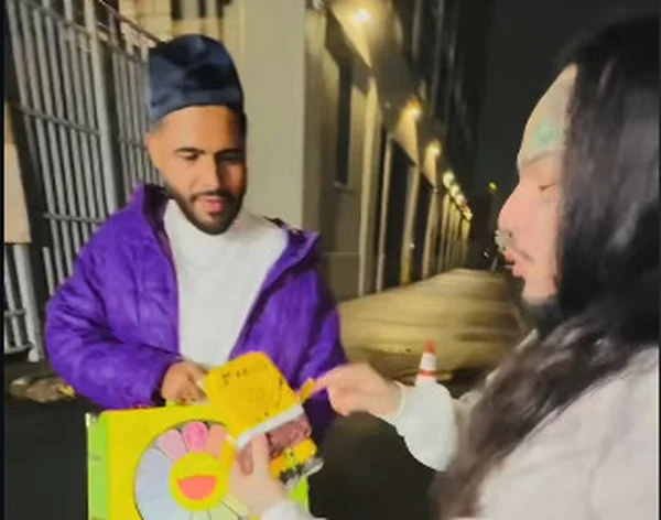 Captura de tela mostra rapper dos EUA mostrando autógrafo de Maduro - Metrópoles