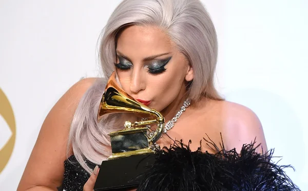Lady Gaga confirma produção de sexto álbum de estúdio
