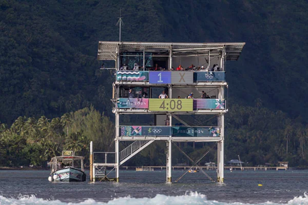 Imagem colorida de dia de surfe - Metrópoles